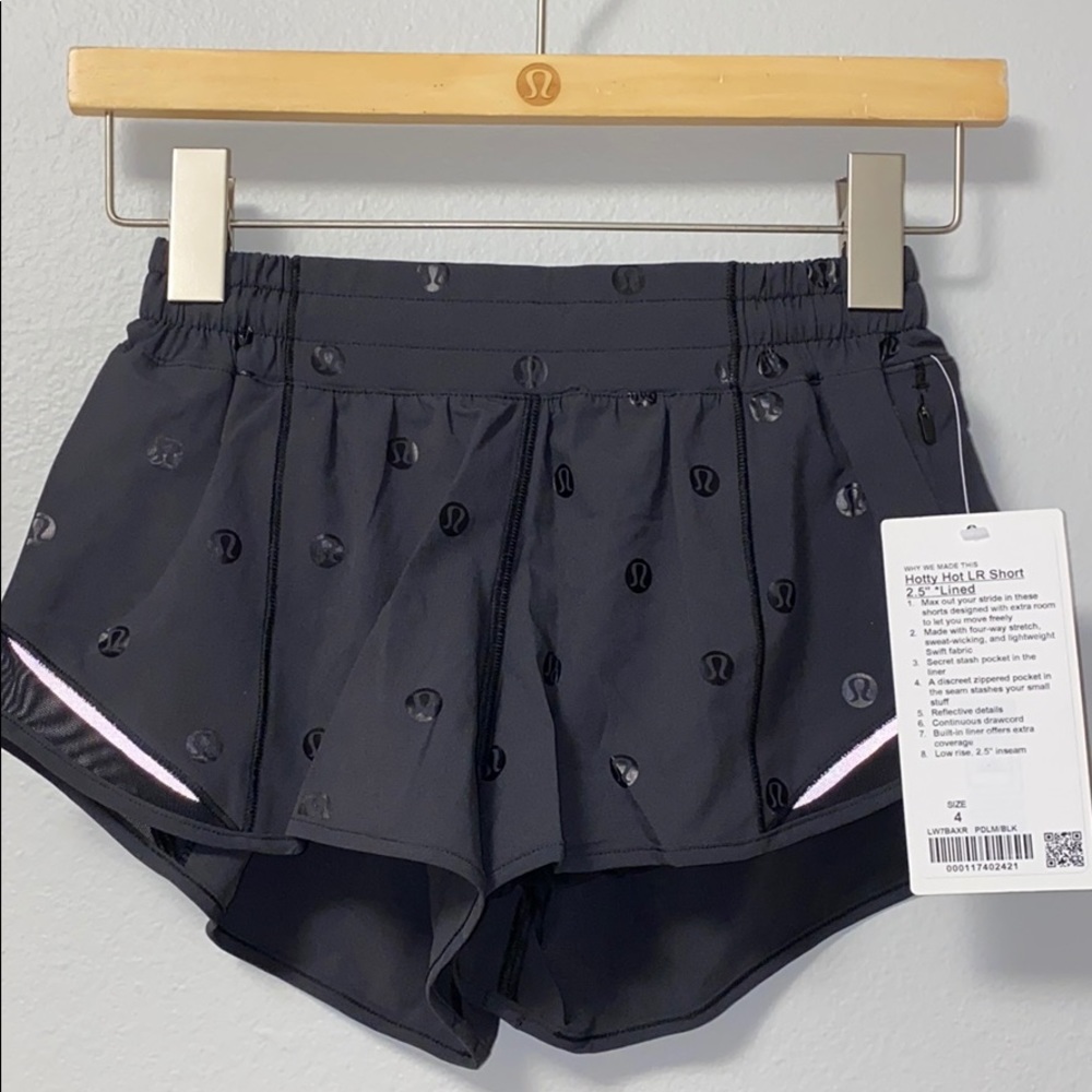 🍋 Lululemon shorts Hotty Hot 2.5 Polka Dot Logo